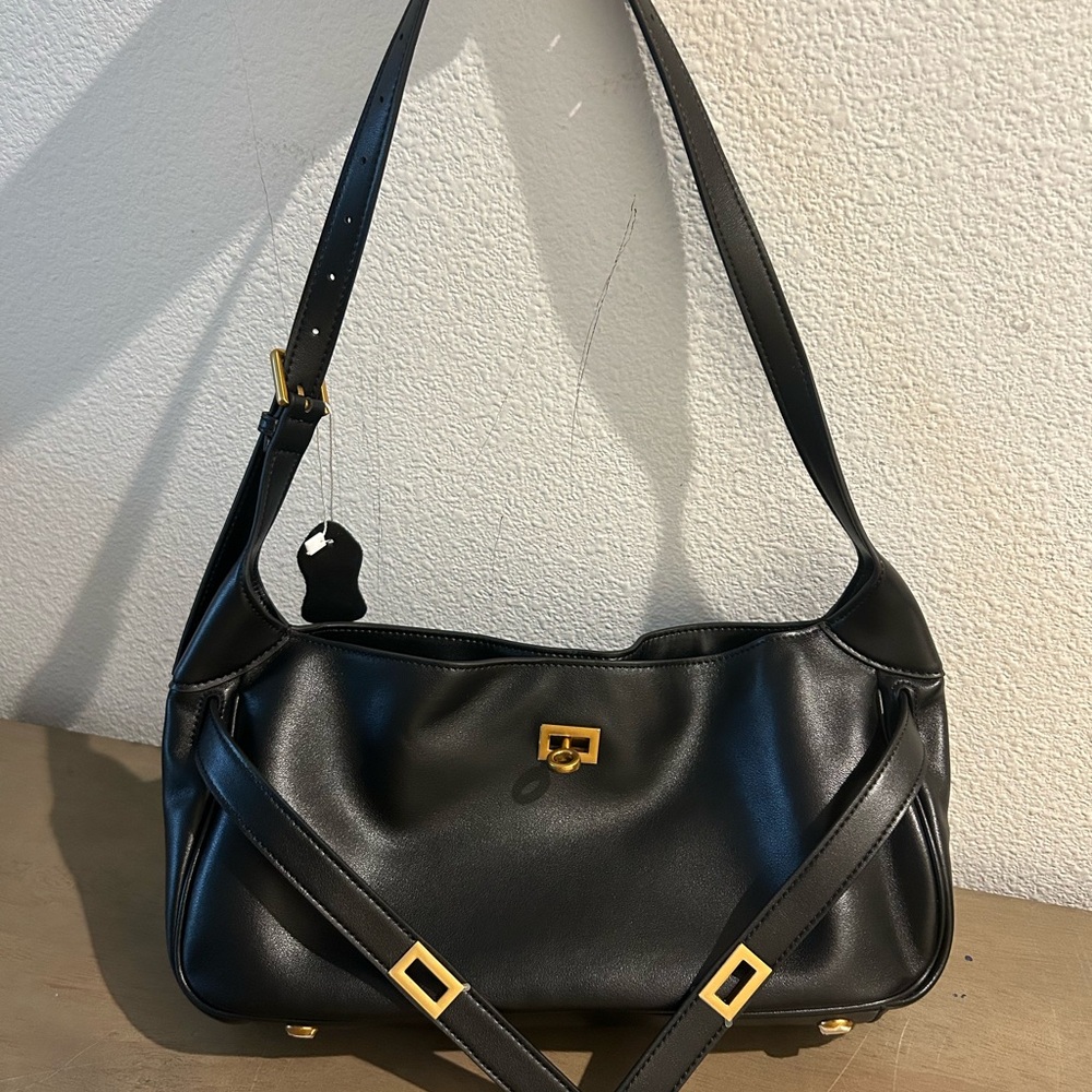 Elegant Black Leather Shoulder Bag